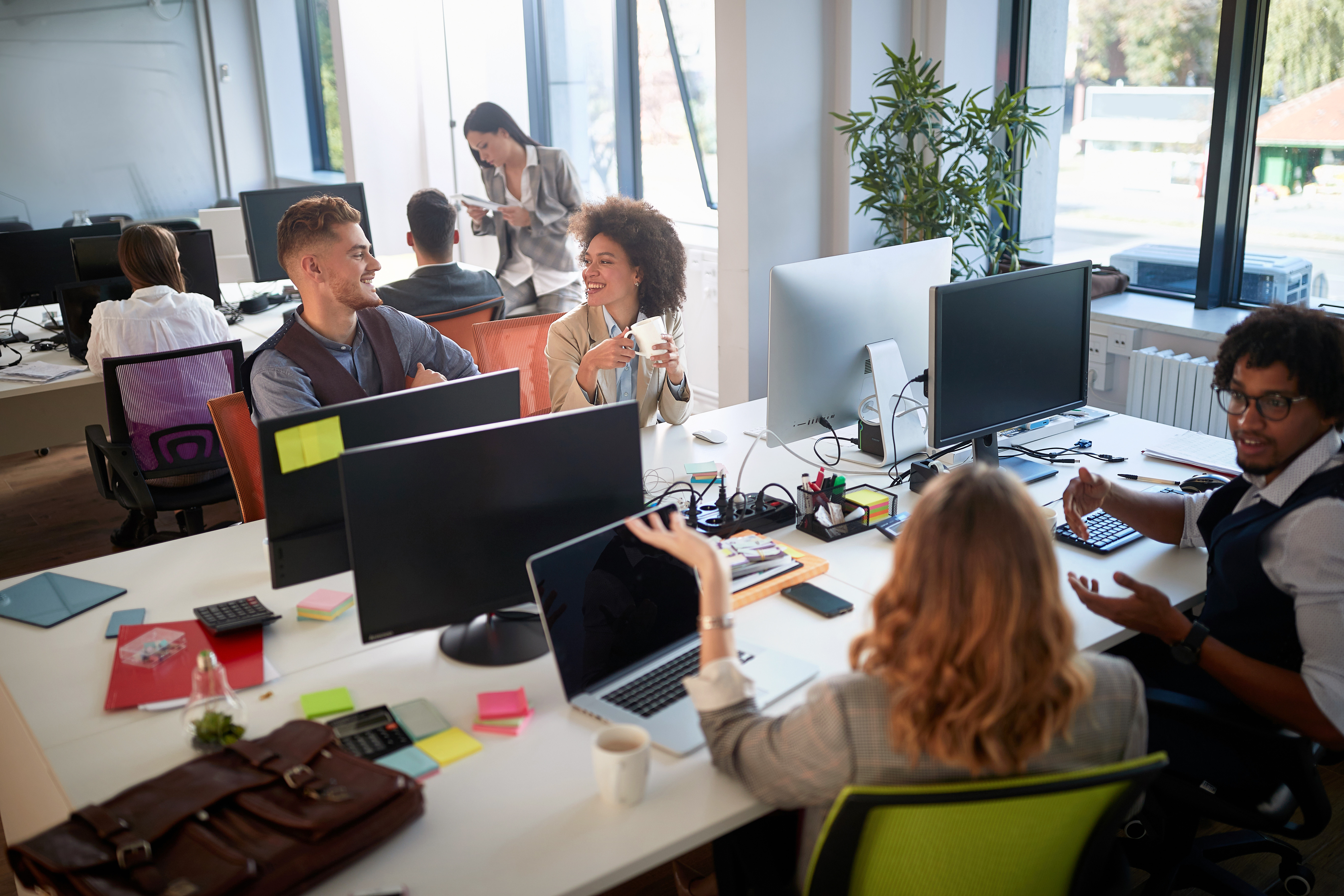 Desk-Sharing – welche Vorteile und Nachteile gibt es? - Desk-Sharing - die wichtigsten Vor- und Nachteile