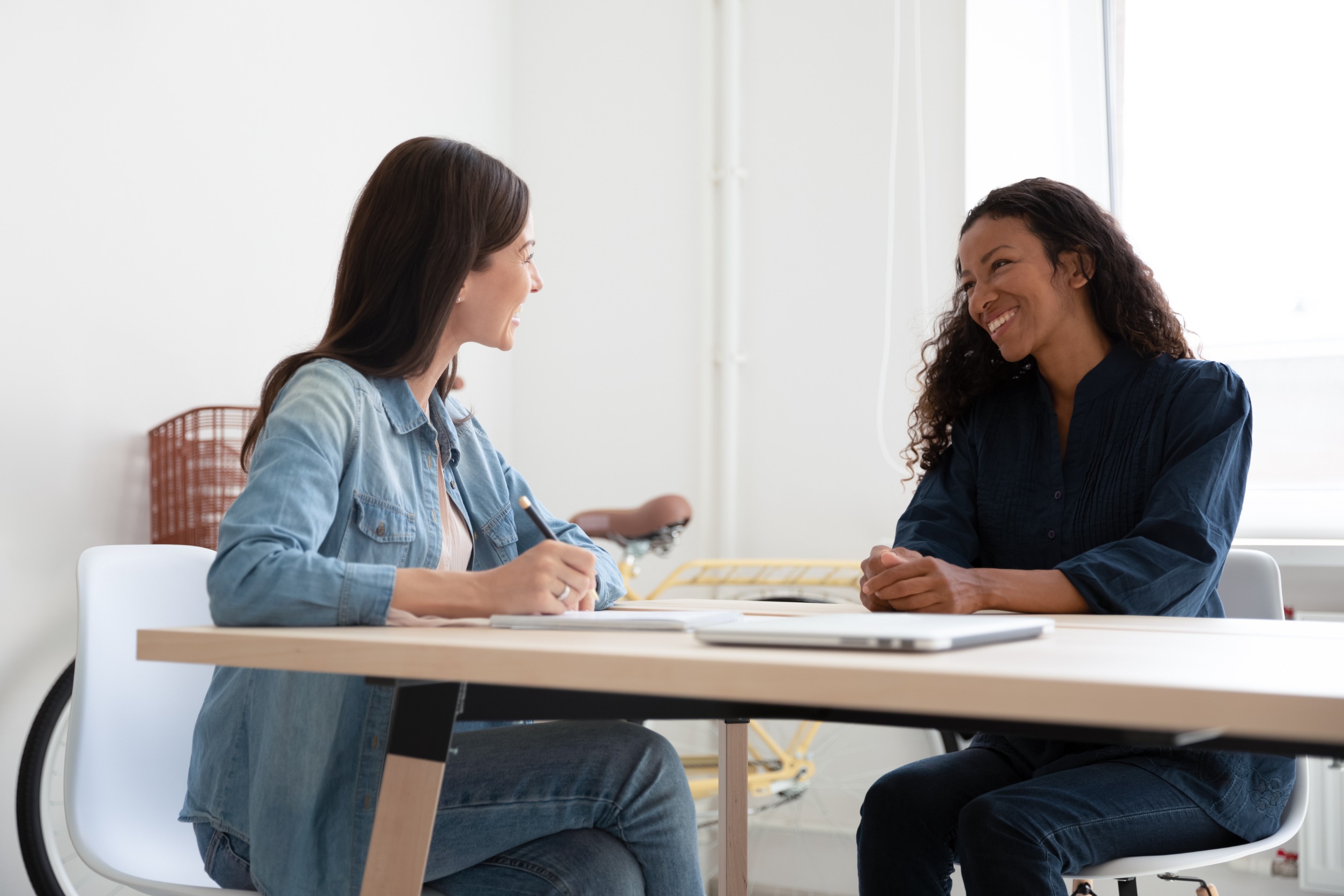 Den Umgang mit Praktikanten erfolgreich meistern - Umgang mit Praktikanten – Anleiten leicht gemacht! 