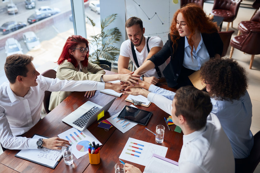 Gute Teamarbeit ist essenziell für den Firmenerfolg - Gute Teamarbeit für ein erfolgreiches Unternehmen