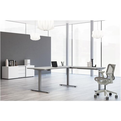 Elektrisch höhenverstellbarer Winkelschreibtisch Serie Disegno mit abgerundeten Ecken