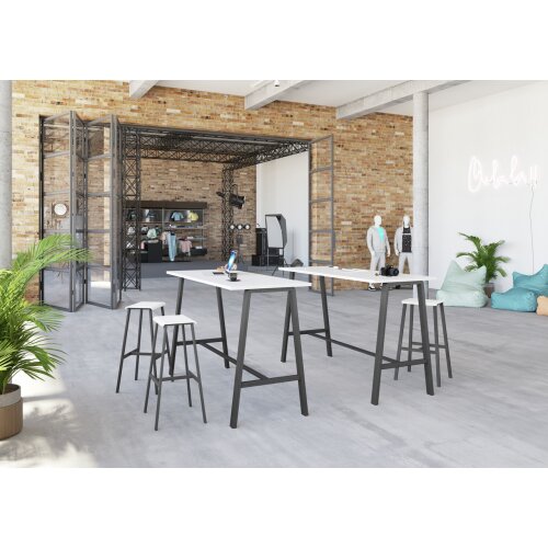 Stehtisch in zwei Ausführungen