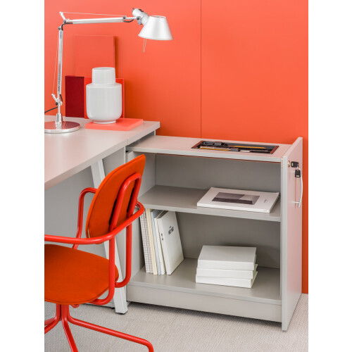 Apothekerschrank 74 cm hoch, Zugang von der rechten Seite