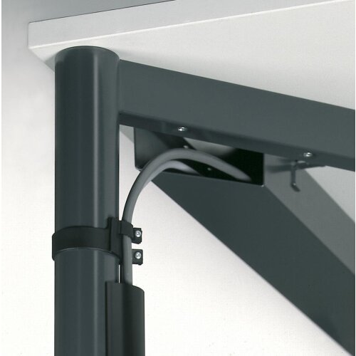 PC-Elektrifizierungs-Set für Schreibtische mit Kabelkanal, abklappbarer Kabelhalbschale und Zugentlastung für Tischbreite 80 cm Silber