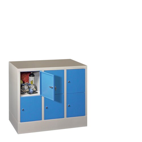 Schliessfachschrank 85,5 cm hoch, 6 Fächer, Abteilbreite 300mm, auf Sockel