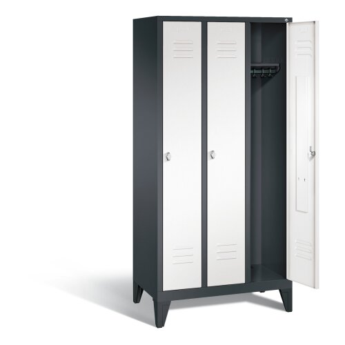 Spind Classic auf Füßen, 3 Abteile, Abteilbreite 300mm,Farbe Korpus: Schwarzgrau, Farbe Front: Verkehrsweiß